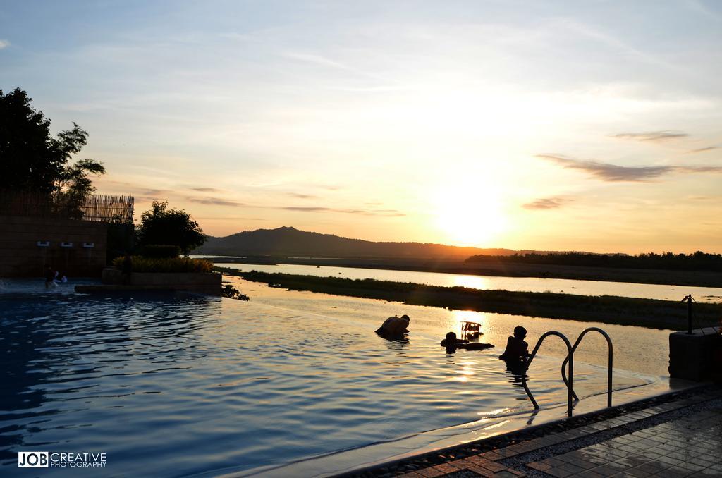 Rivermount Hotel And Resort Sarrat Zewnętrze zdjęcie